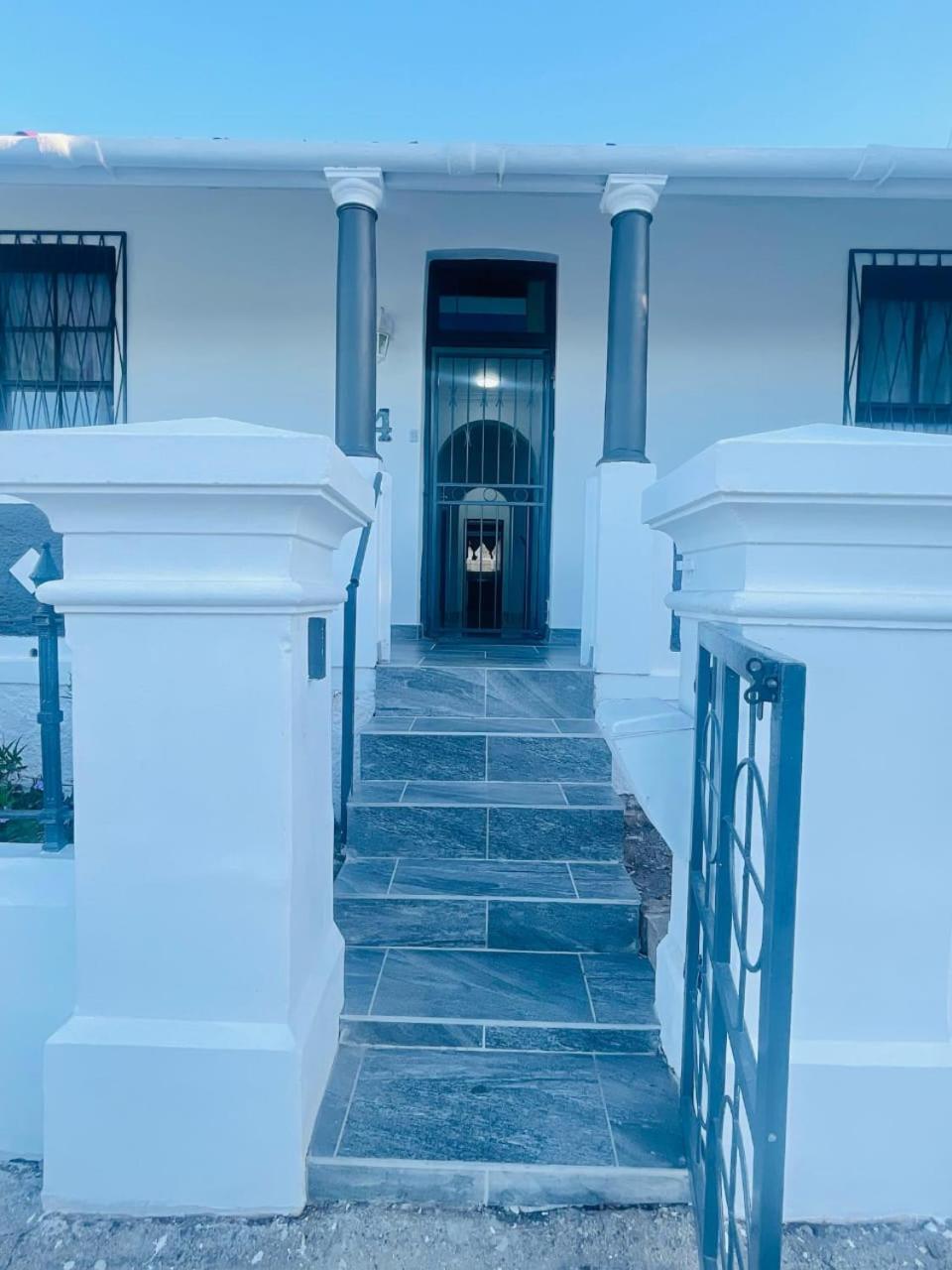 4 Callington Guest House Порт-Элизабет Экстерьер фото