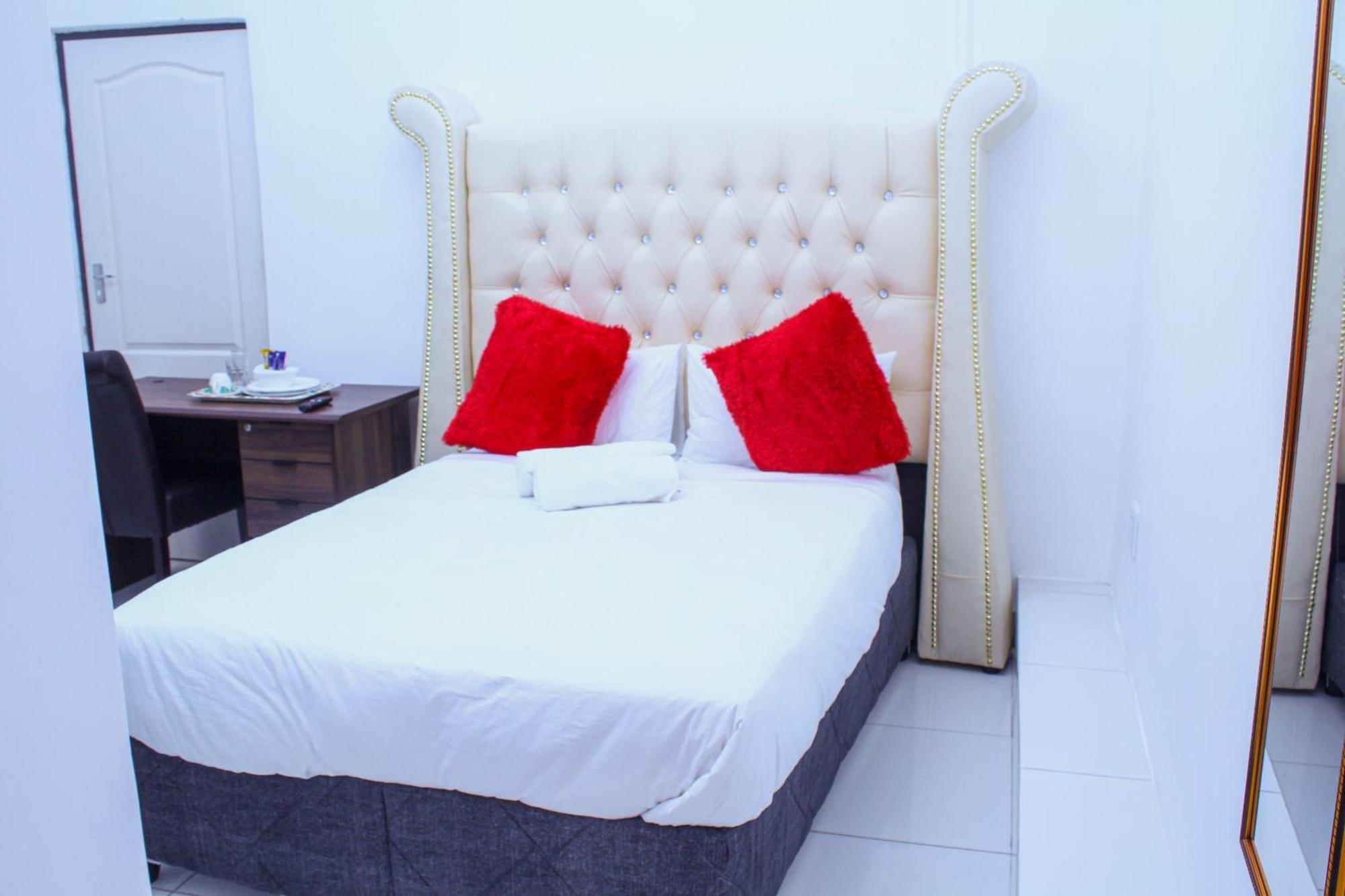 4 Callington Guest House Порт-Элизабет Экстерьер фото